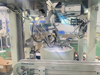 蜘蛛机械手柔性上料机